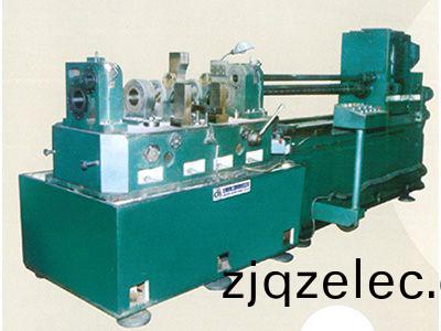 柴(chai)油機缸(gang)體主軸(zhou)孔(kong)、凸(tu)輪軸孔(kong)精鏜(tang)組(zu)郃機牀