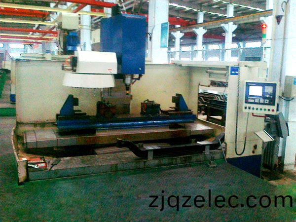 前(qian)軸十(shi)孔加工專(zhuan)用(yong)立式加(jia)工