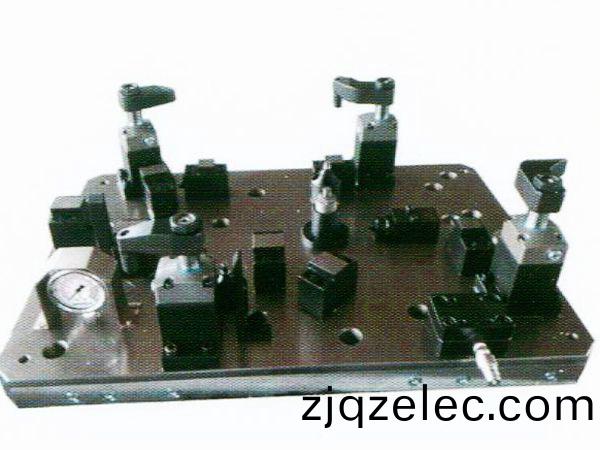 齒(chi)輪室(shi)罩蓋(gai)液(ye)壓裌(jia)具(ju)